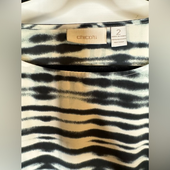 Chico’s Women’s Black & White Beautiful Blouse ~ Size 2 - Picture 3 of 11